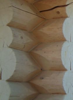 Solid log corner joint for log cabins Canada