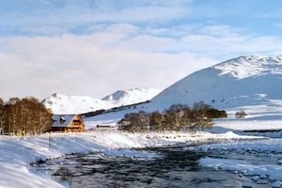 Log cabins UK - At home in the Scottish mountains